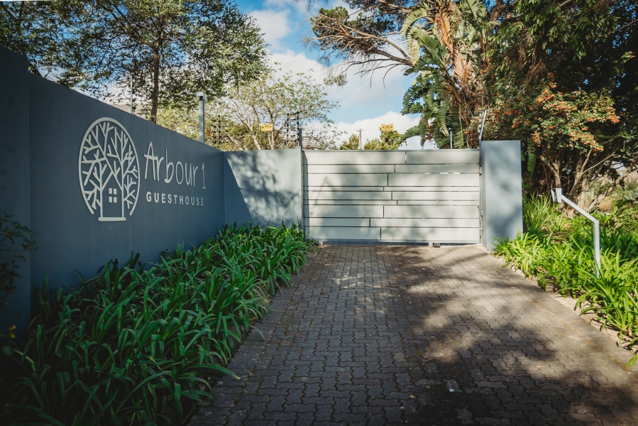 6 Bedroom Property for Sale in Heatherlands Western Cape
